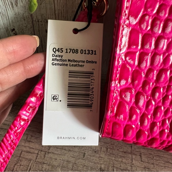 Brahmin Hot Pink Embossed Daisy Melbourne Wristlet New - Picture 4 of 4